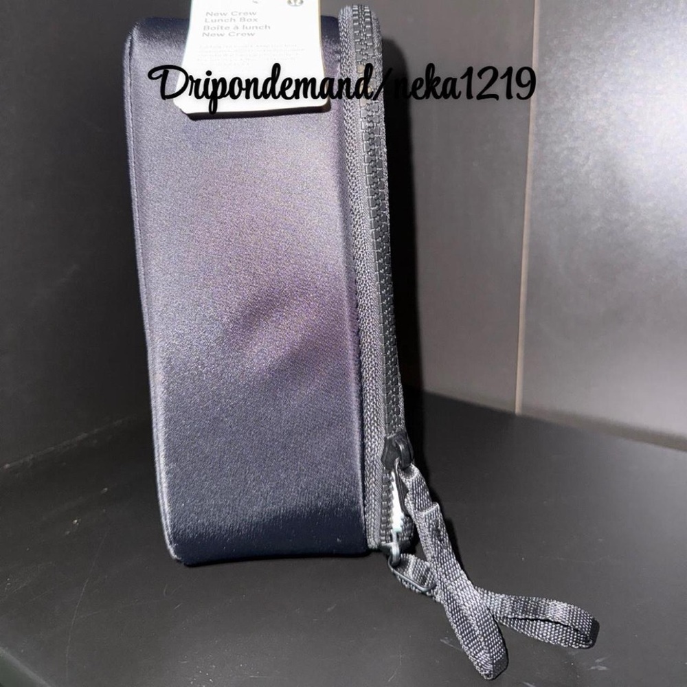 Lululemon New Crew Lunch Box- Black - Picture 4 of 9
